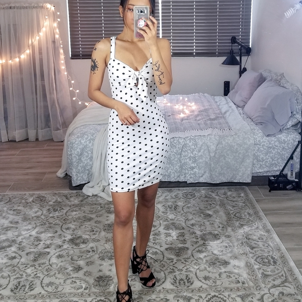 🏷🚨LAST 3🚨 White Polka Dot Bodycon Dress - Picture 1 of 4